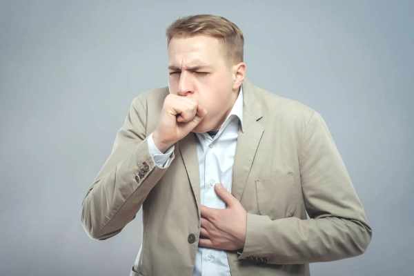 Сильный кашель у мужчины